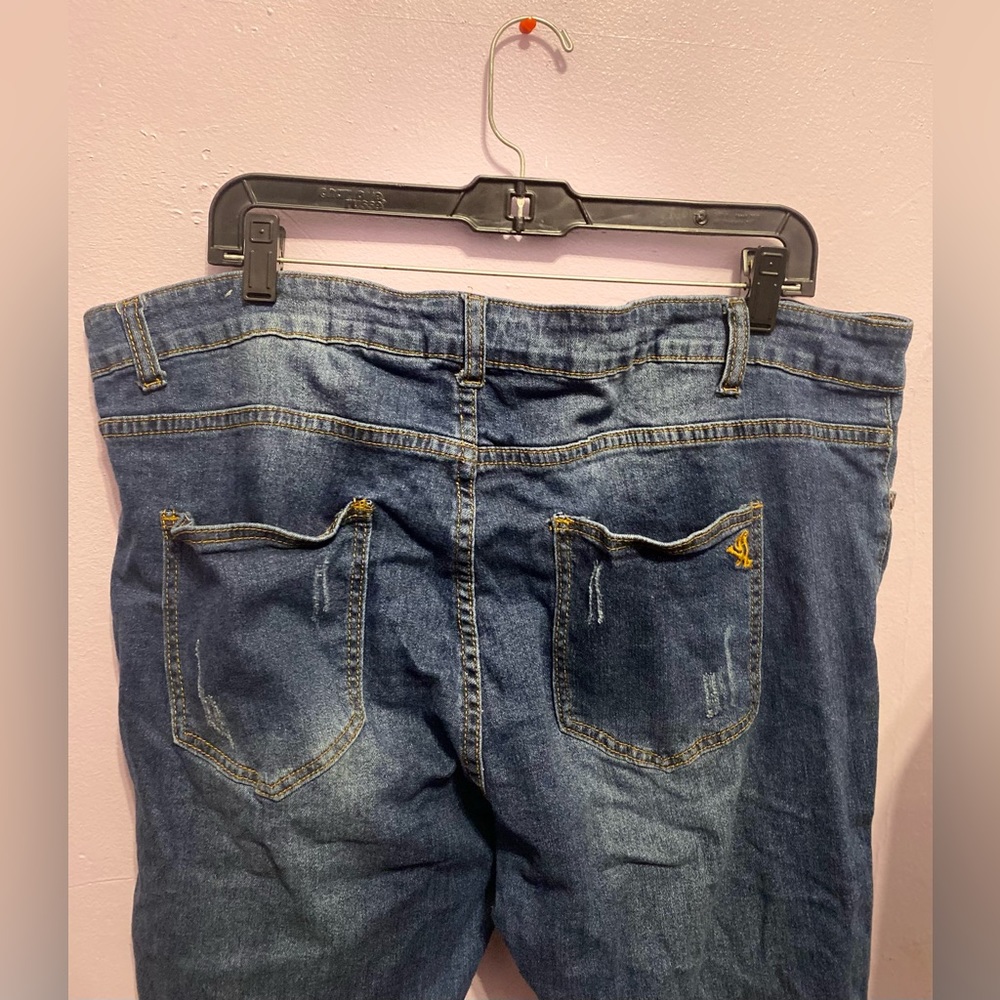 Capri Ripped Jeans - Picture 7 of 7